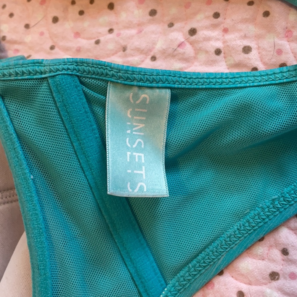 Sunsets Underwire Bikini Top - Picture 6 of 10